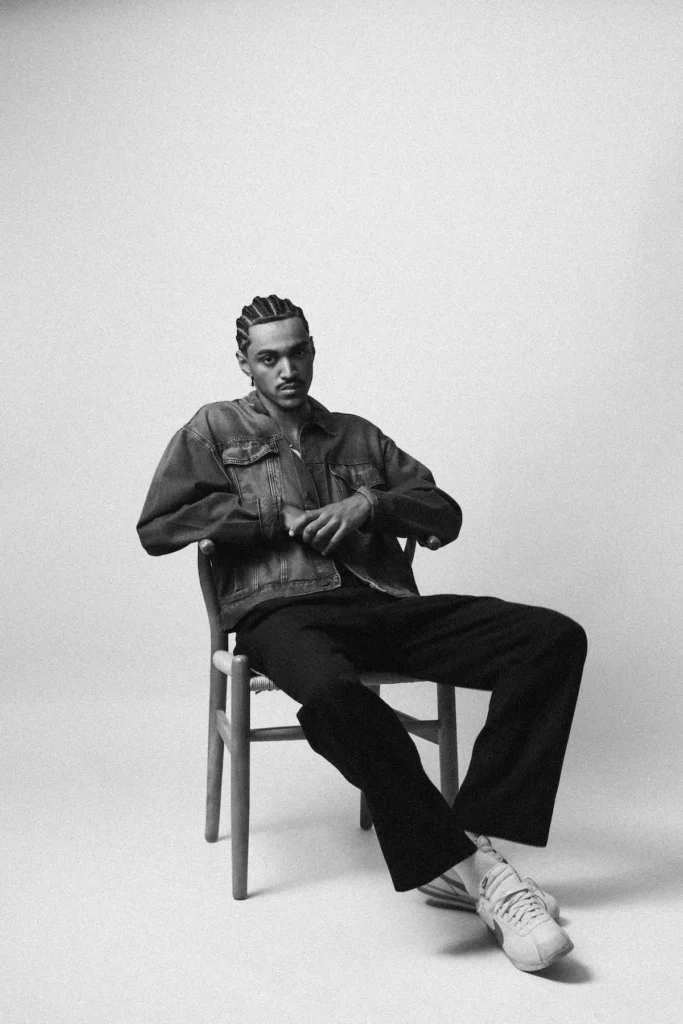 Ryan Fidelis estreia com banda no lançamento de “Noir”