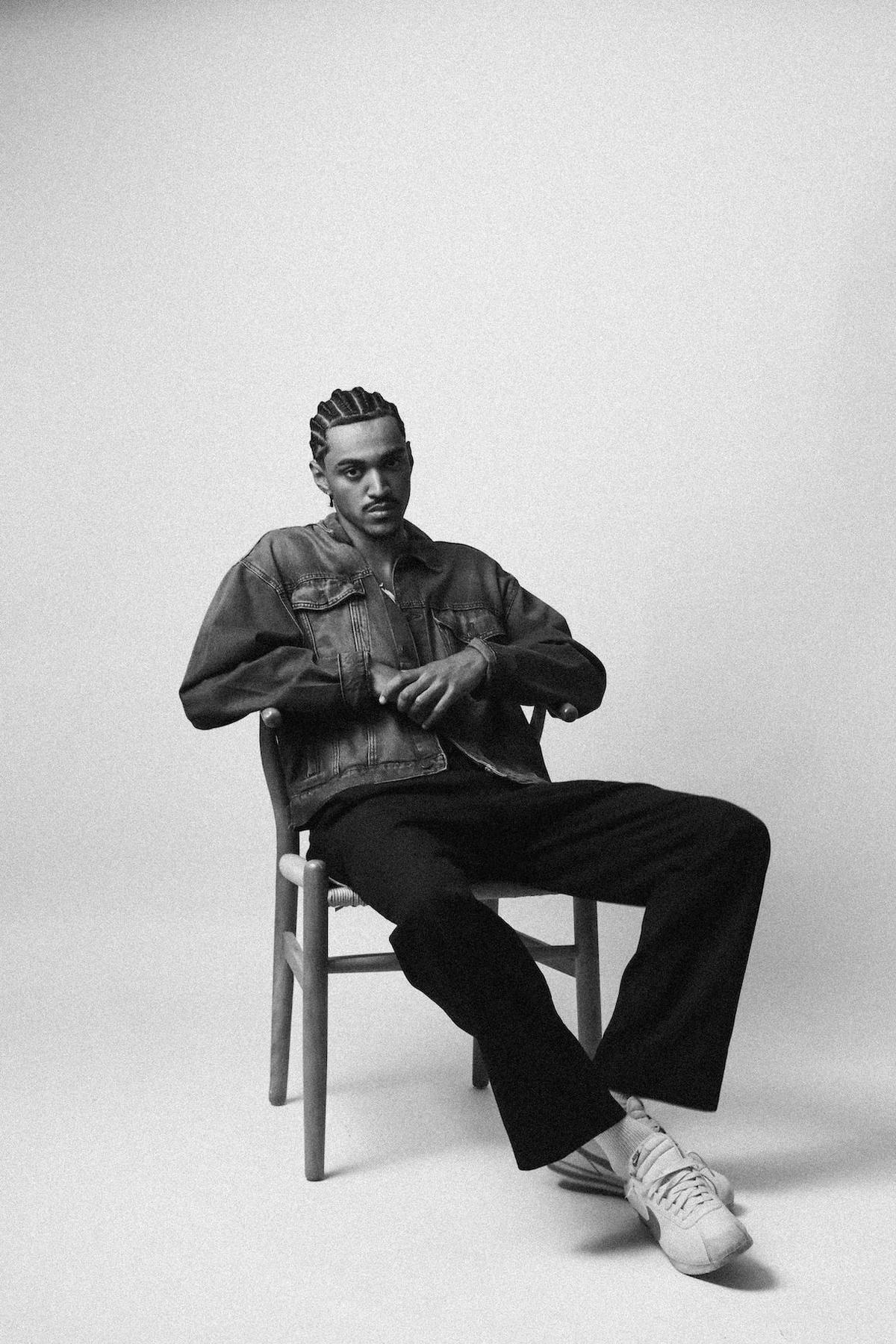 Ryan Fidelis estreia com banda no lançamento de “Noir”