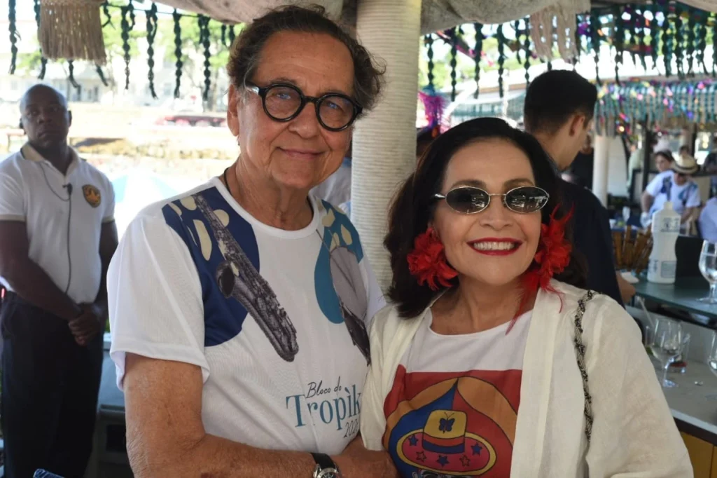 Bloco do Tropik reúne 200 foliões en Copacabana