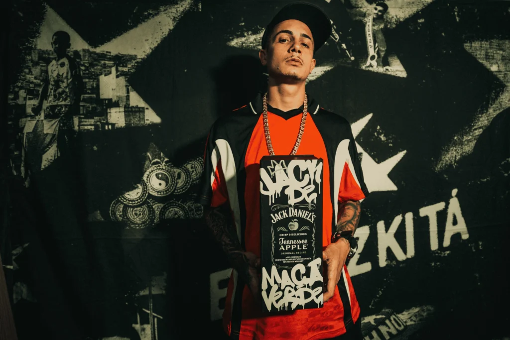 MC Hariel ganha música inspirada em Jack Daniel’s Apple