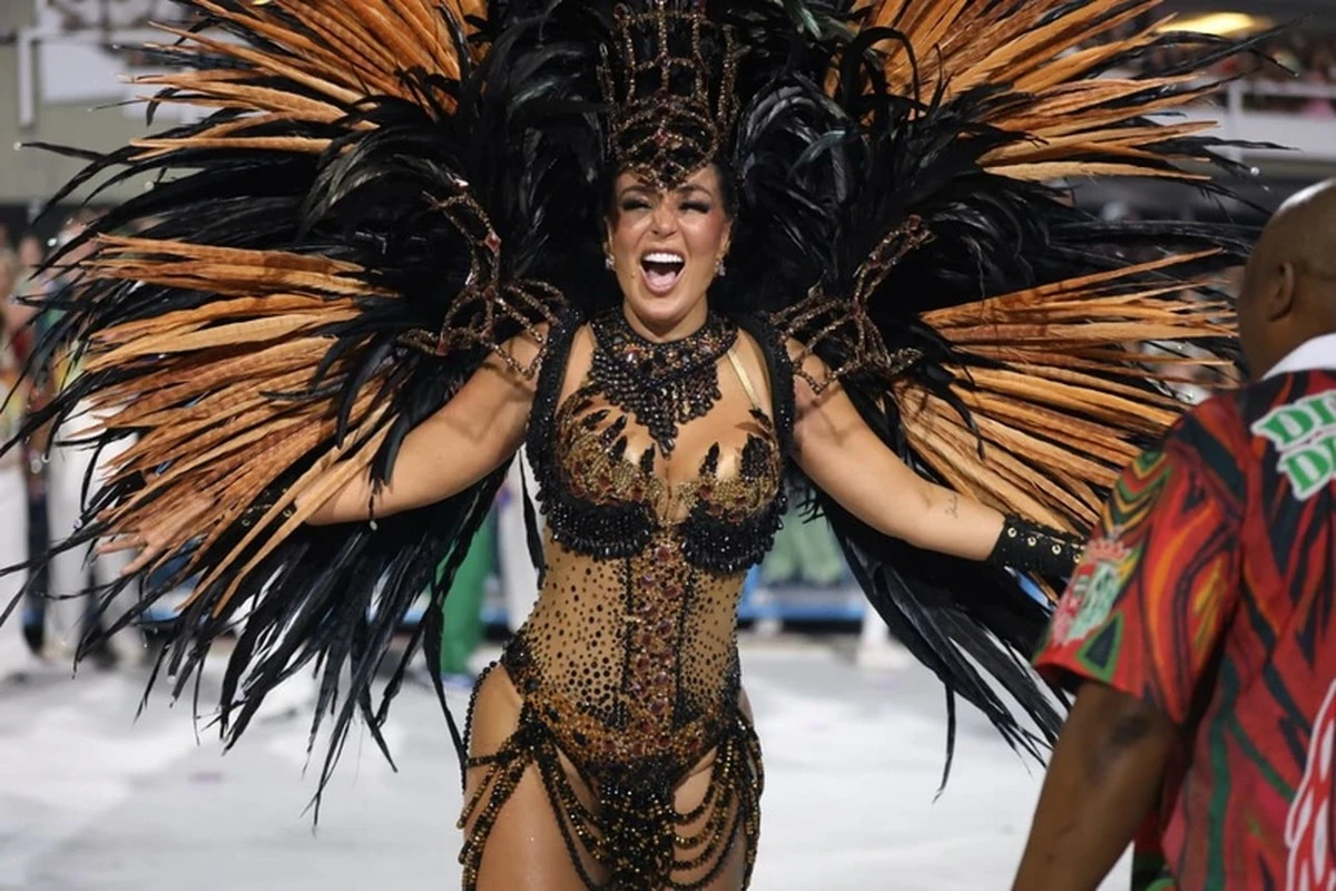 Gardênia Cavalcanti brilha como musa da Grande Rio no Manguebeat