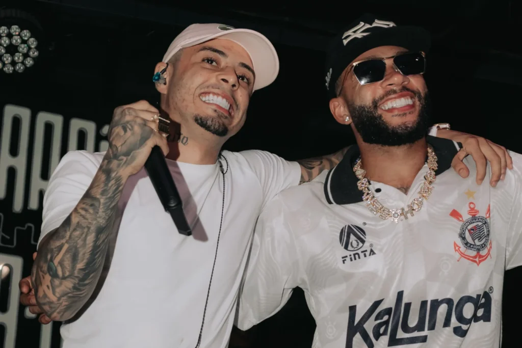 MC Tuto leva o funk ao aniversário de 32 anos de Memphis Depay