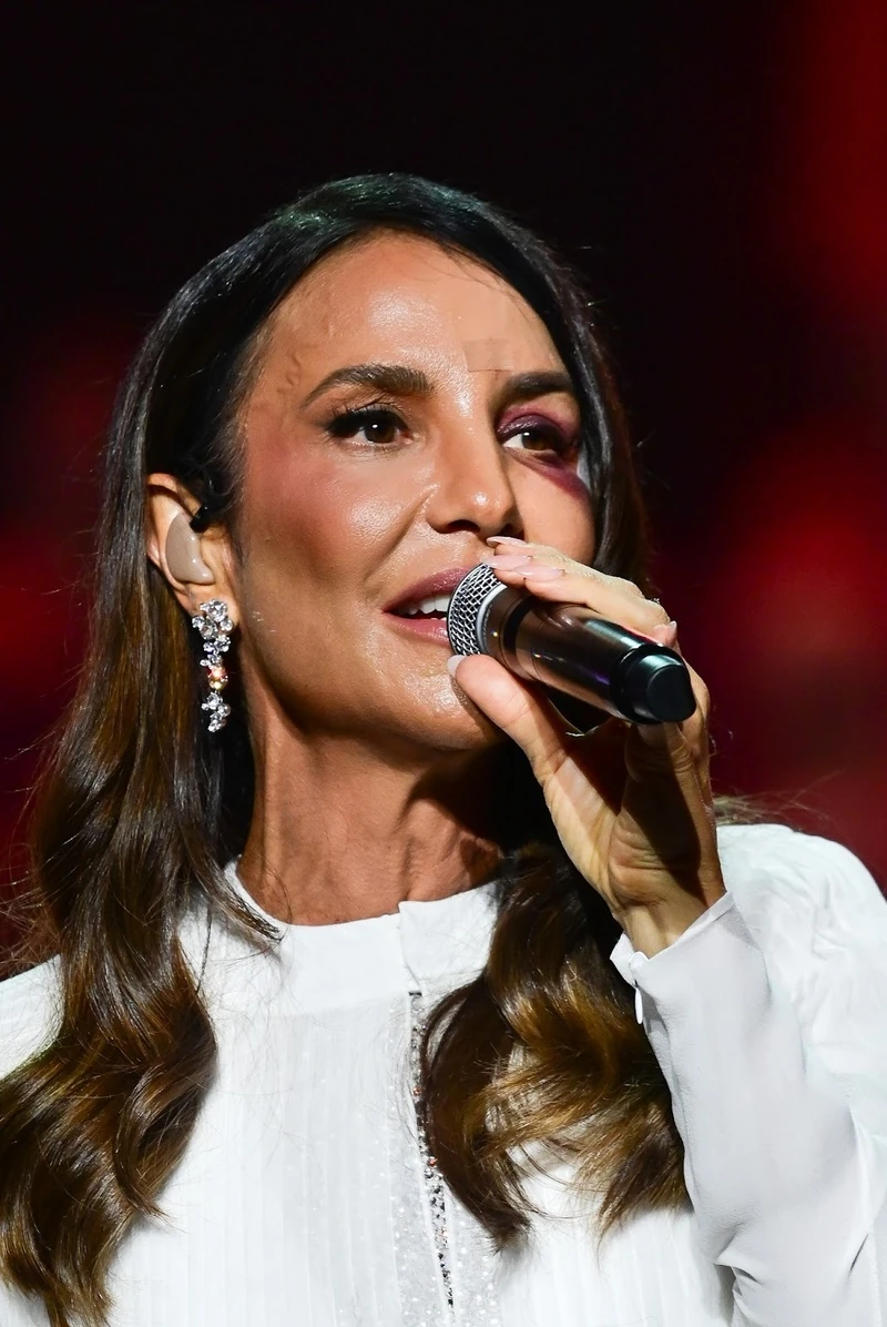 Ivete e Coro do Tabernáculo: show global no YouTube hoje