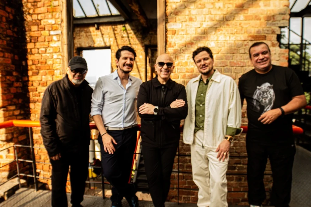 Novo Som e André e Felipe lançam “Em Silêncio”