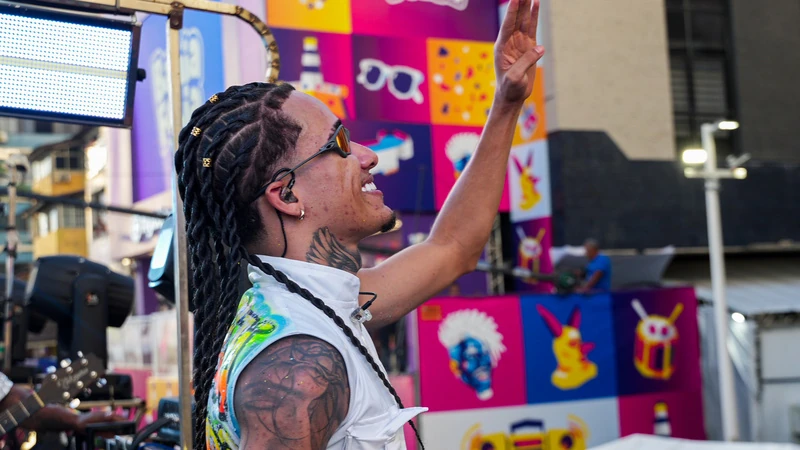 Theuzinho comanda trio elétrico pela primeira vez no Carnaval de Salvador