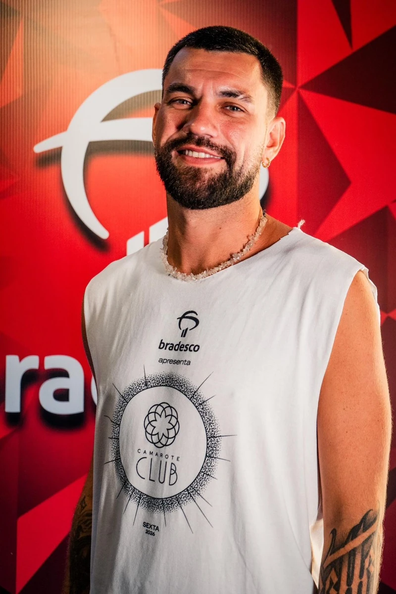 Klara Castanho e Cris Vianna curtem noite esgotada no Camarote Club