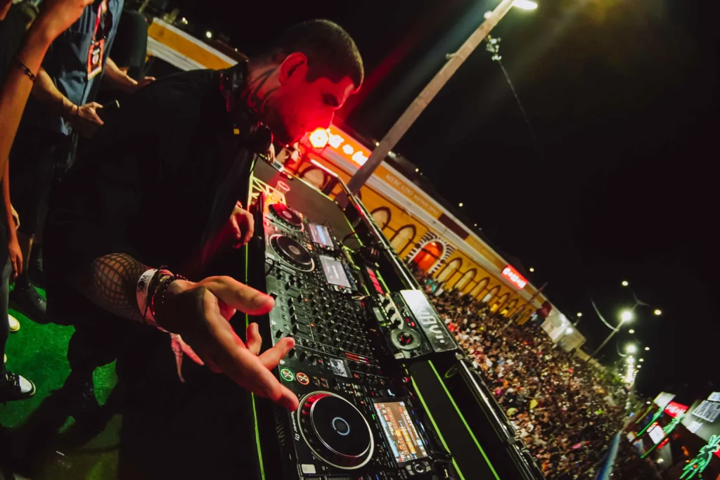 Aracati bate recorde com 370 mil pessoas em um dia Aracati bate recorde com 370 mil pessoas em um dia