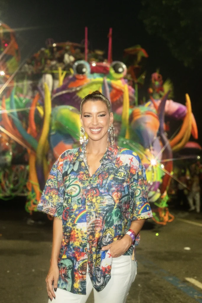 Camila Coutinho desfila pela Grande Rio e o Manguebeat