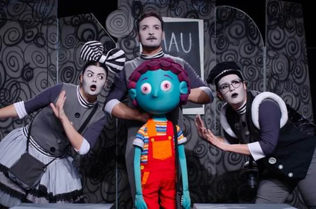 O menino colorido que desafiou um mundo preto e branco