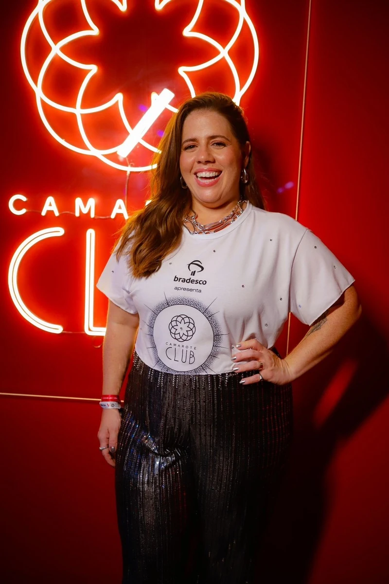 Klara Castanho e Cris Vianna curtem noite esgotada no Camarote Club