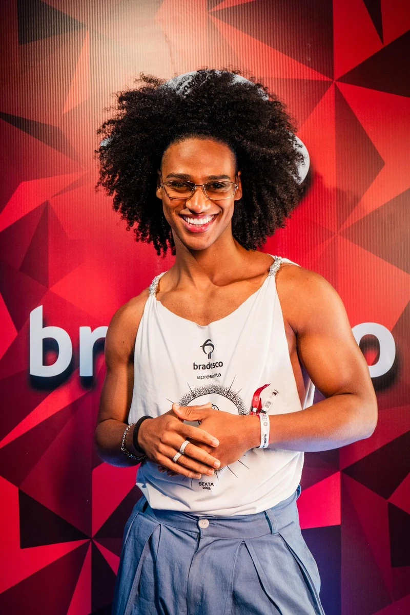 Klara Castanho e Cris Vianna curtem noite esgotada no Camarote Club