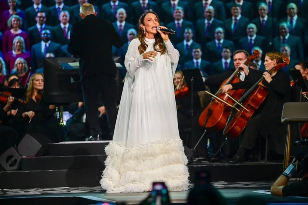 Ivete Sangalo canta com o Coro do Tabernáculo em SP Ivete Sangalo canta com o Coro do Tabernáculo em SP