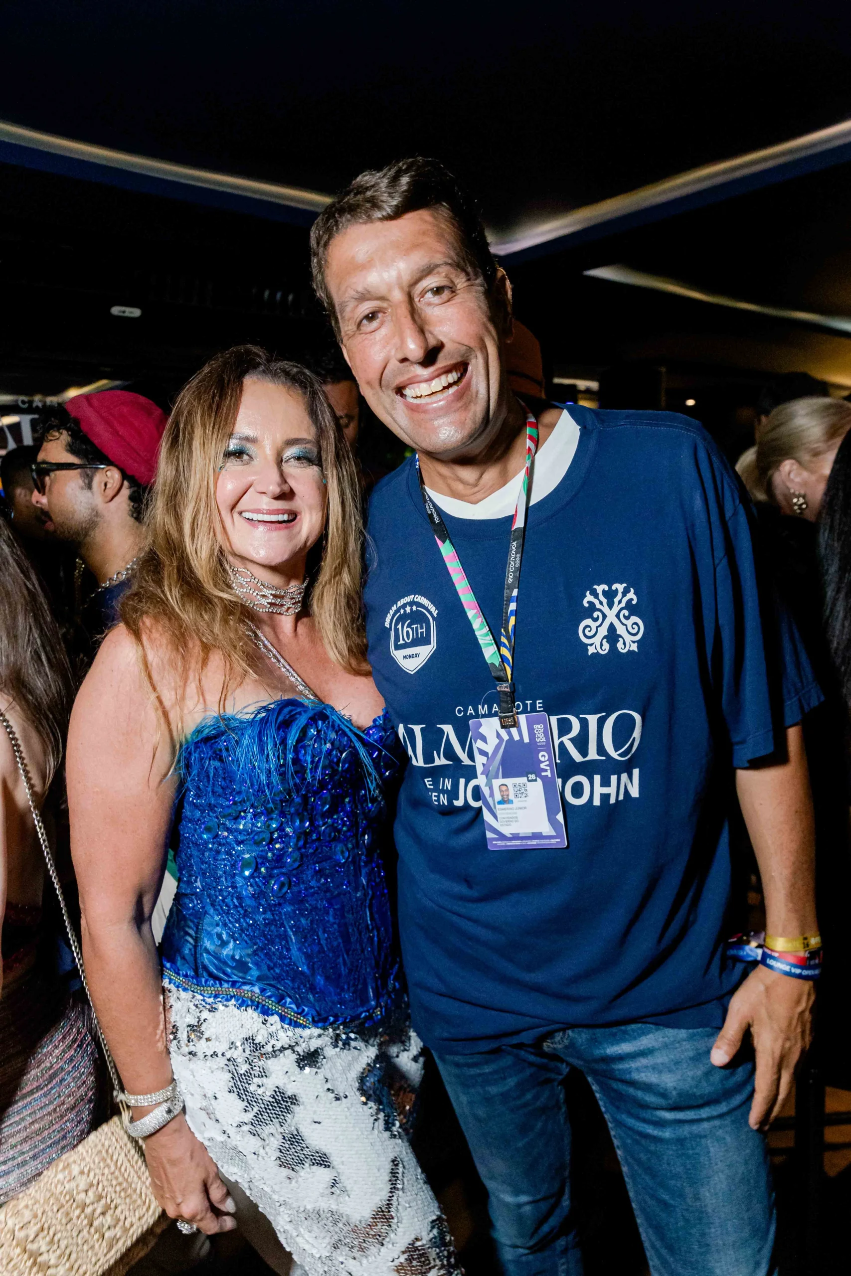 Matt Smith curte Sapucaí ao lado de Sophie Charlotte no Alma Rio 4 Matt Smith curte Sapucaí ao lado de Sophie Charlotte no Alma Rio