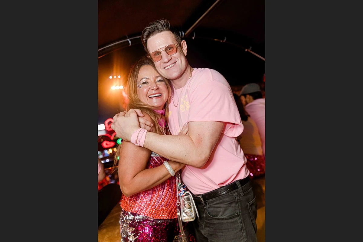 Matt Smith curte Carnaval do Rio em camarote da Sapucaí