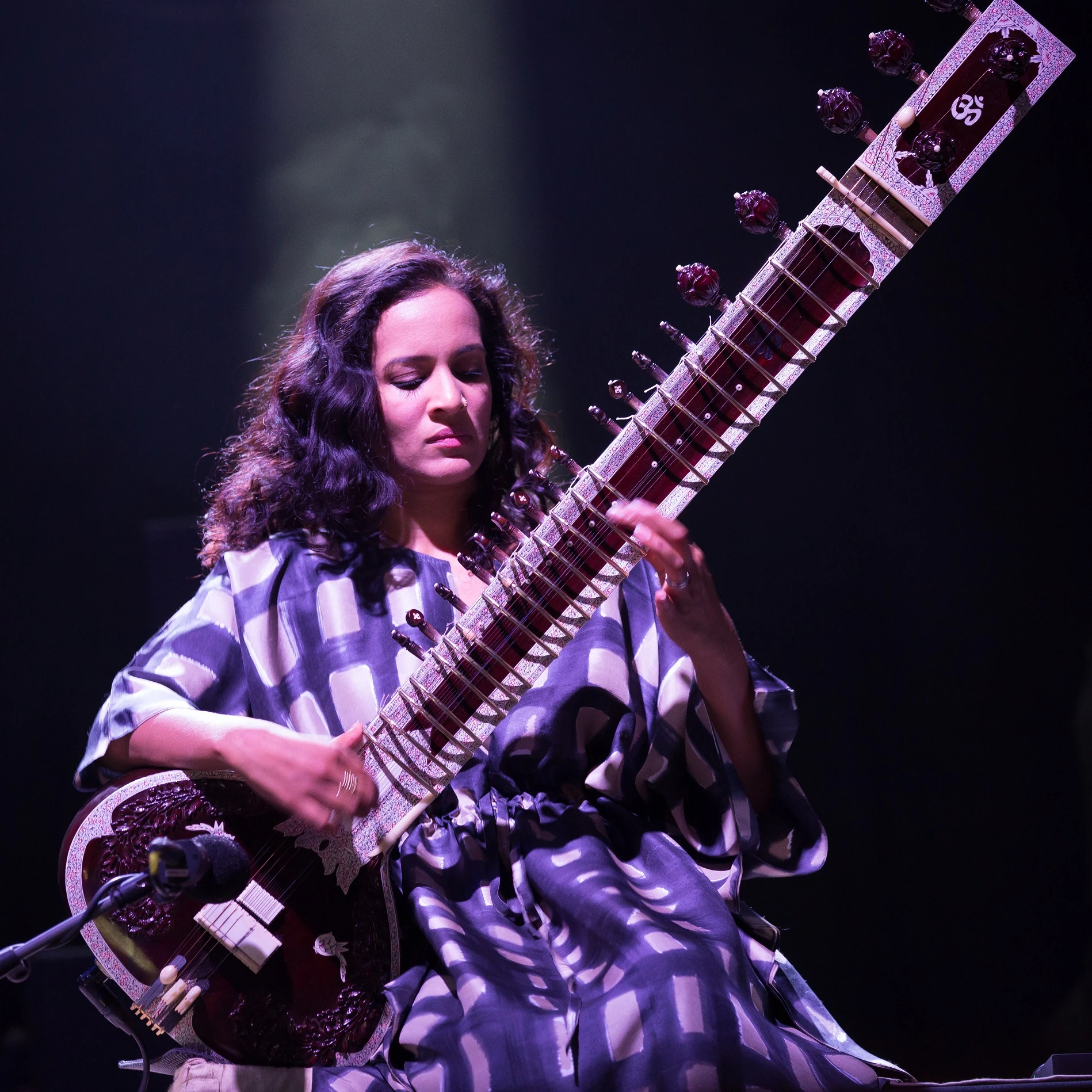 Anoushka Shankar estreia no Brasil com 3 shows em março