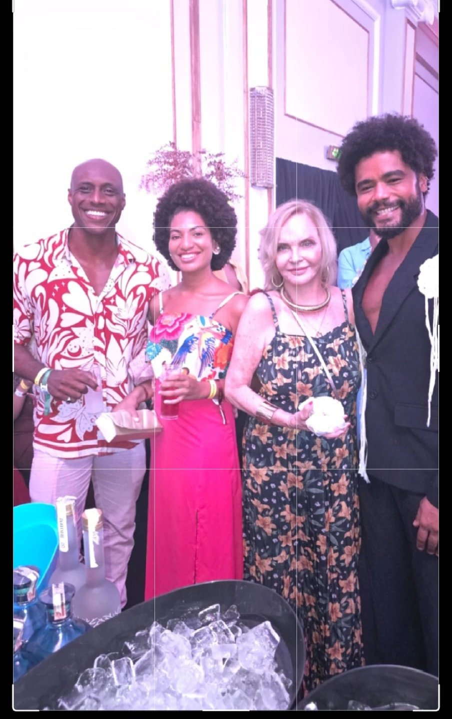 Hermes Inocêncio brilha no Posh Golden Carnival da CARAS