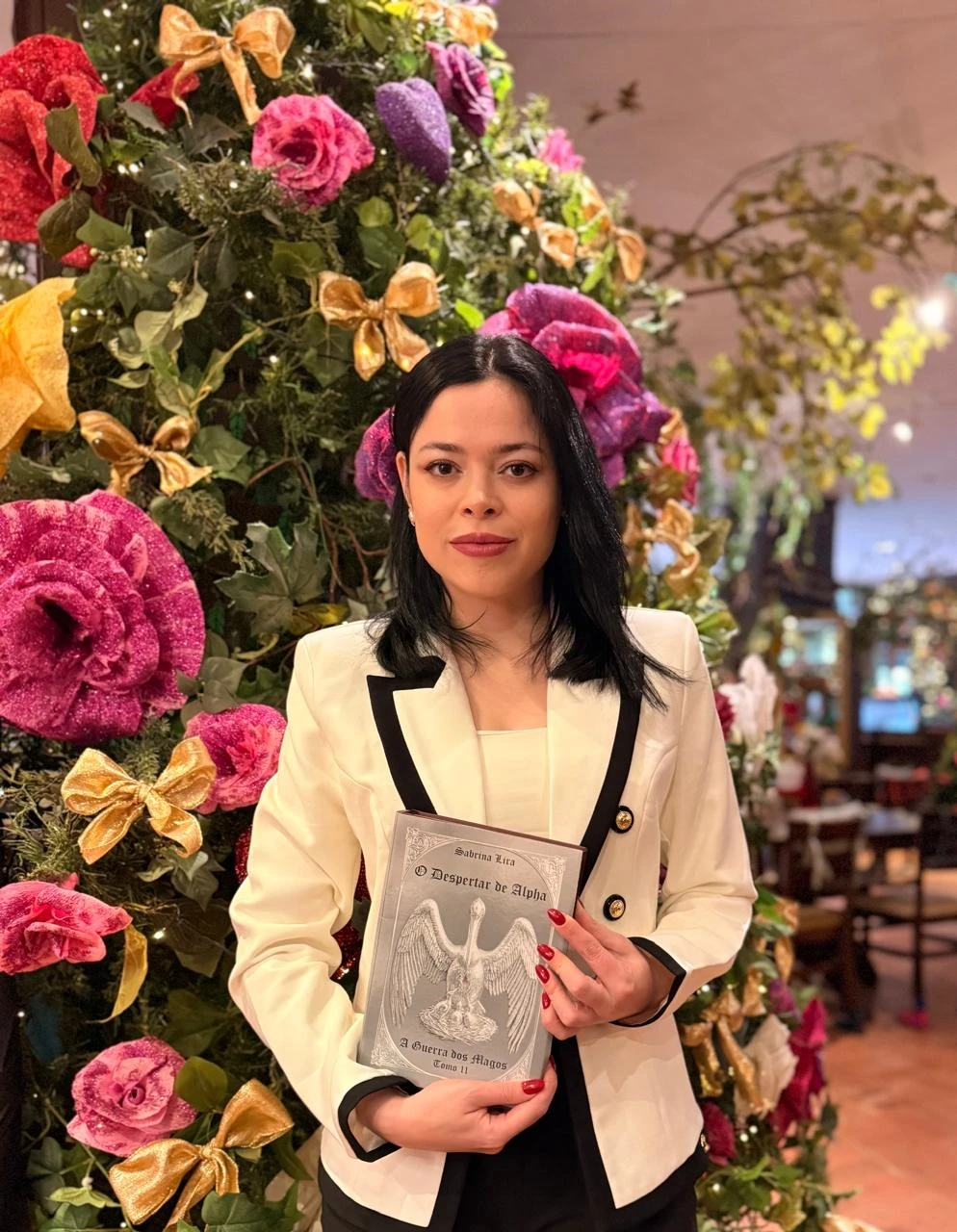 Sabrina Lira lança novo capítulo da saga 