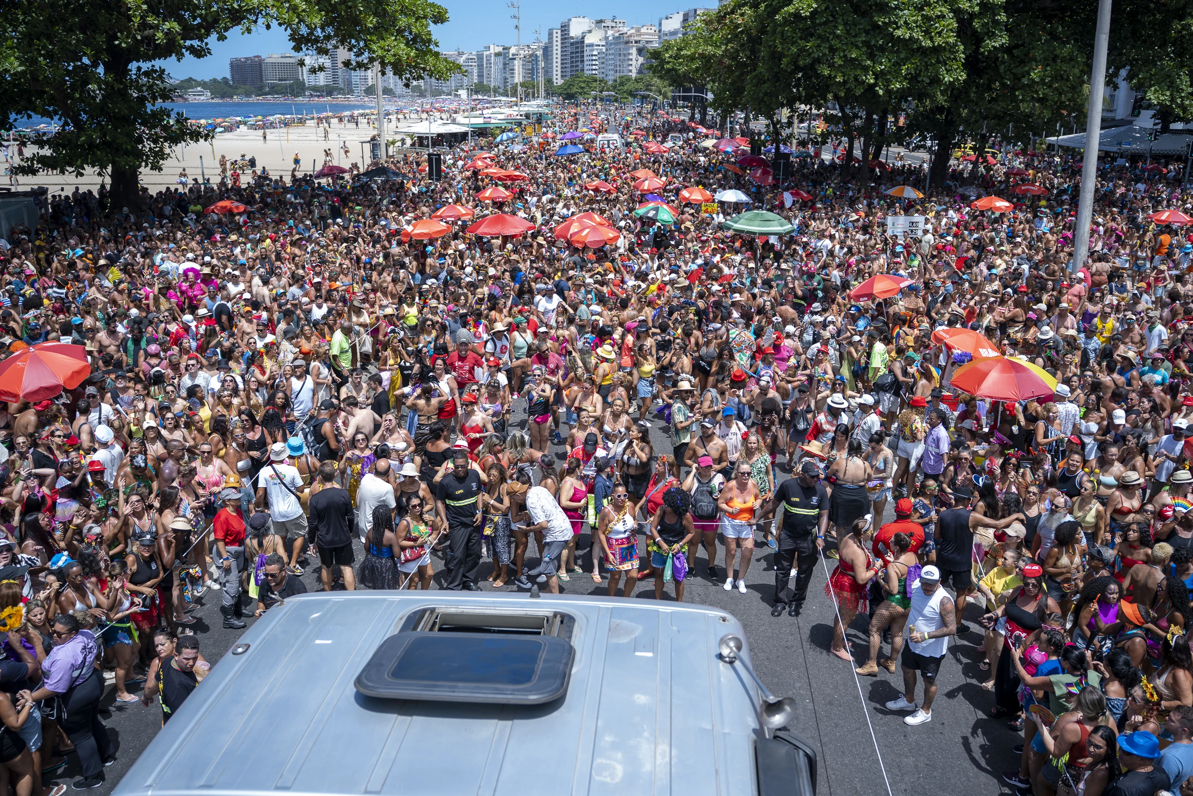 Diogo Nogueira leva o Clube do Samba a Copacabana