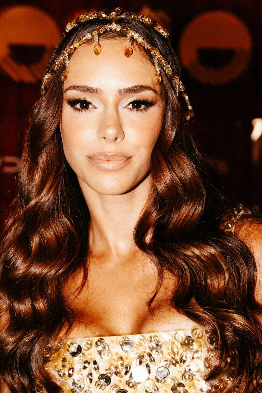 De dourado, Bruna Biancardi abre a noite de Carnaval no NOSSO