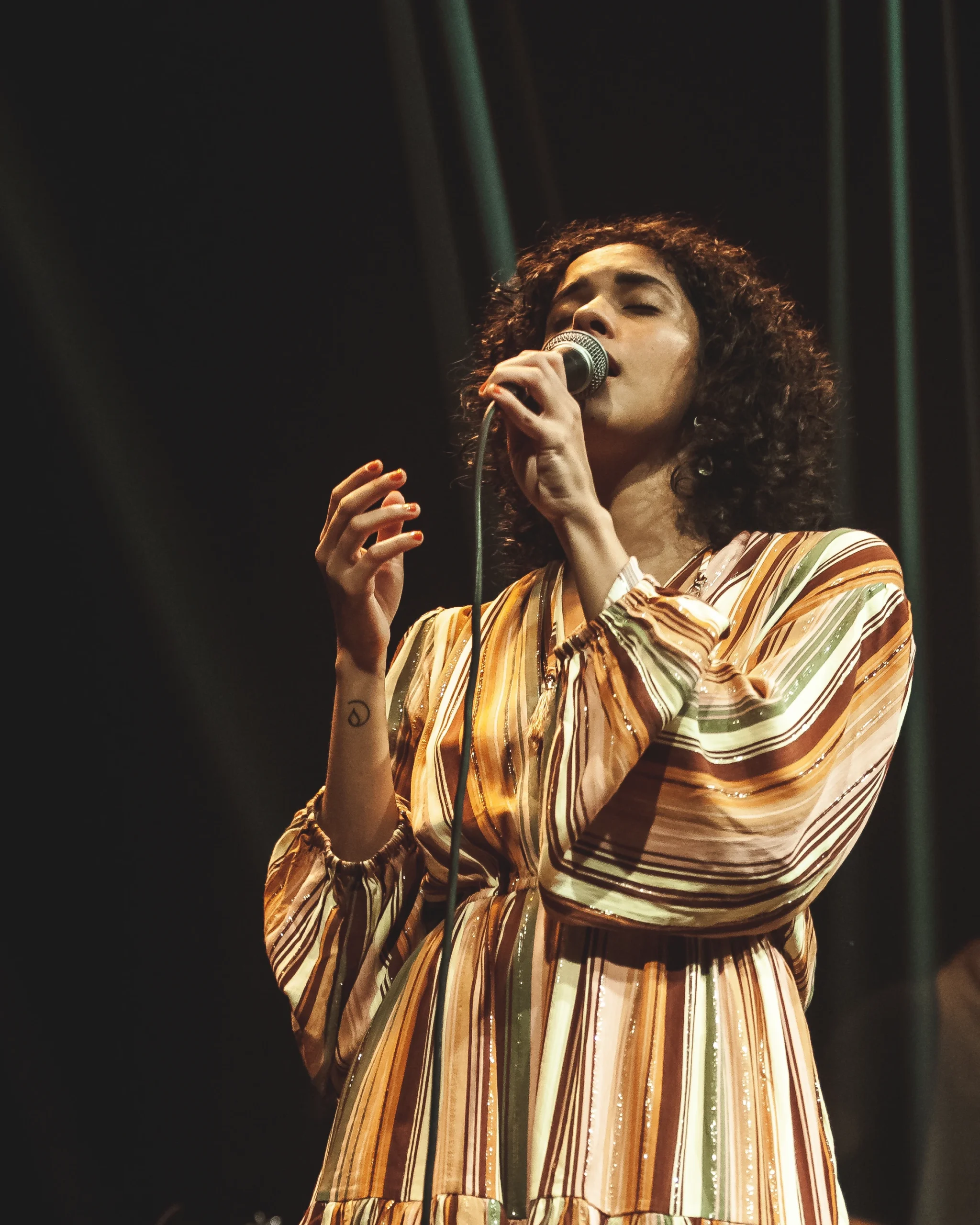 Clariá celebra cantoras da MPB no Palácio da Música