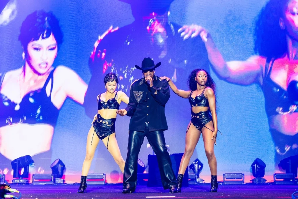 Ne-Yo estreia em Pernambuco e comanda noite de 10 horas no Carvalheira Ne-Yo estreia em Pernambuco e comanda noite de 10 horas no Carvalheira