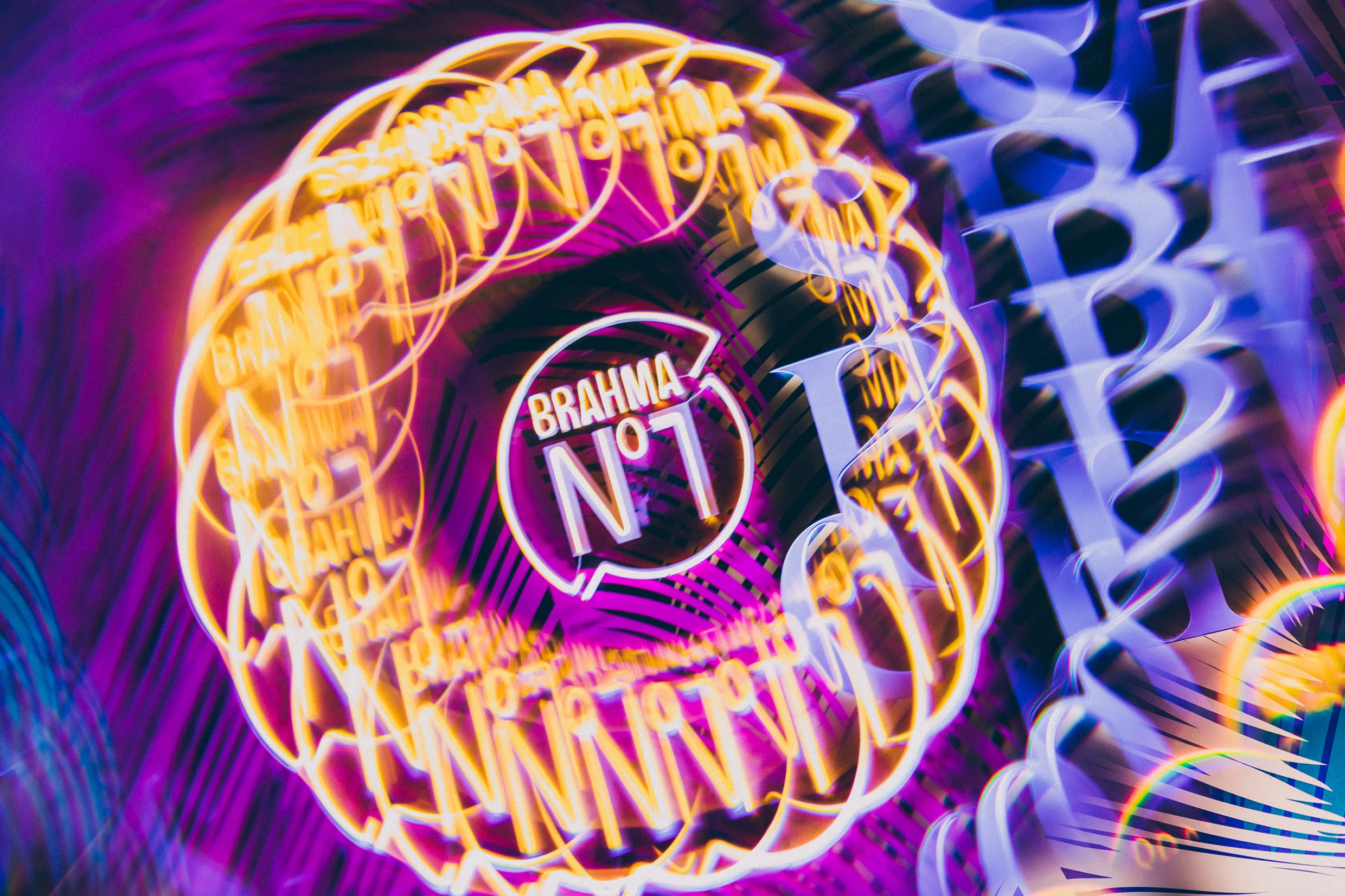 Sabrina Sato
e
leva
p
atrocínios do Camarote Nº1