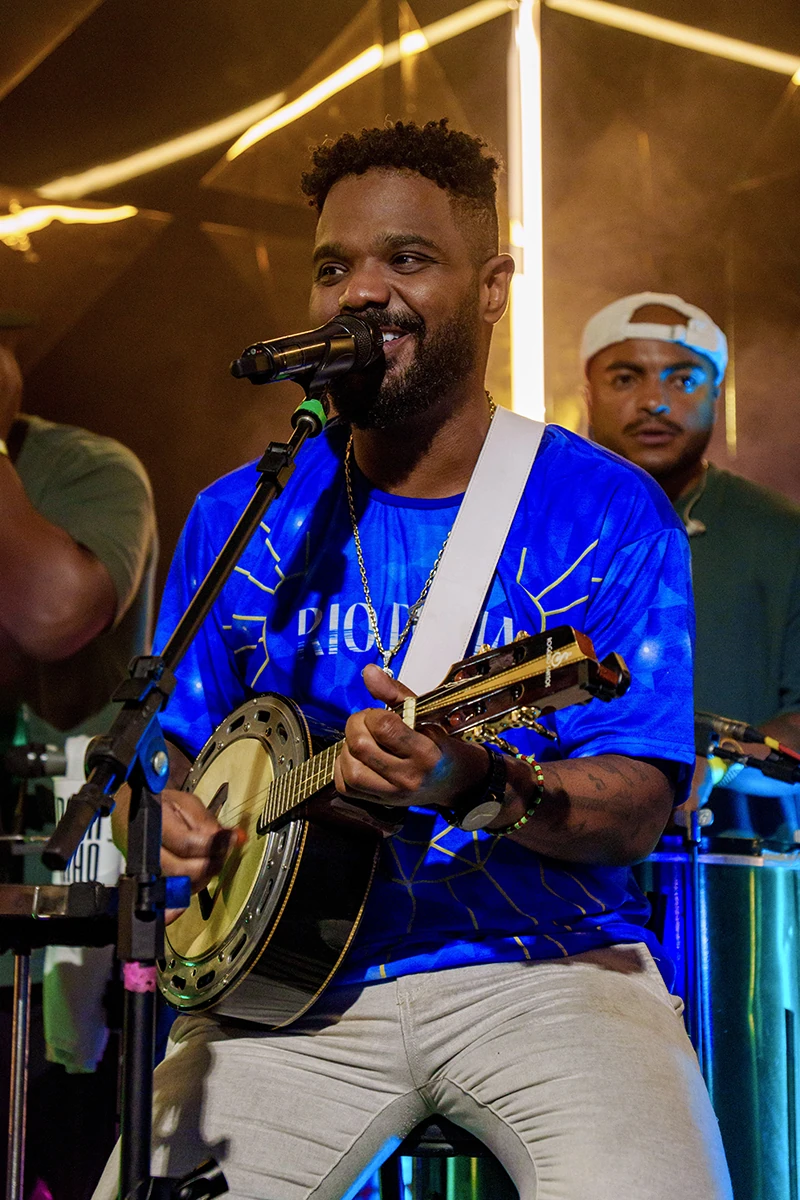 Arlindinho e Thiago Soares dividem palco do Camarote Rio Praia na Sapucaí 3 Arlindinho e Thiago Soares dividem palco do Camarote Rio Praia na Sapucaí