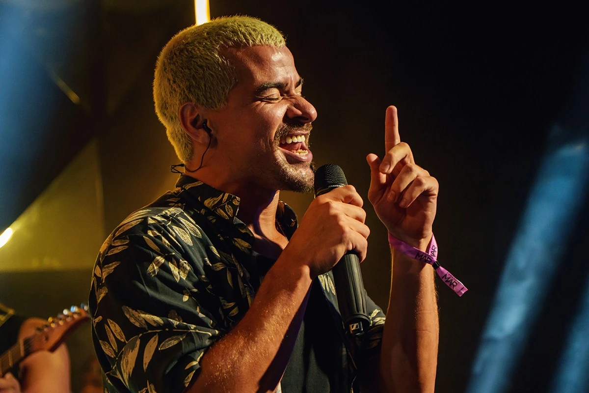 Thiago Martins agita Camarote Rio Praia na Sapucaí