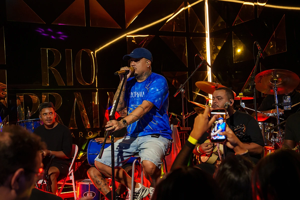 Arlindinho e Thiago Soares dividem palco do Camarote Rio Praia na Sapucaí 4 Arlindinho e Thiago Soares dividem palco do Camarote Rio Praia na Sapucaí