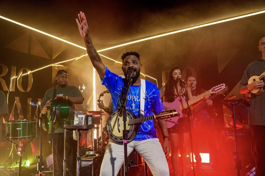 Arlindinho e Thiago Soares dividem palco do Camarote Rio Praia na Sapucaí Arlindinho e Thiago Soares dividem palco do Camarote Rio Praia na Sapucaí