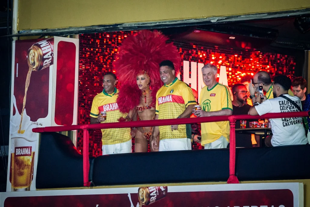 Ancelotti estreia no Camarote Nº1 ao lado de Ronaldo e Sabrina