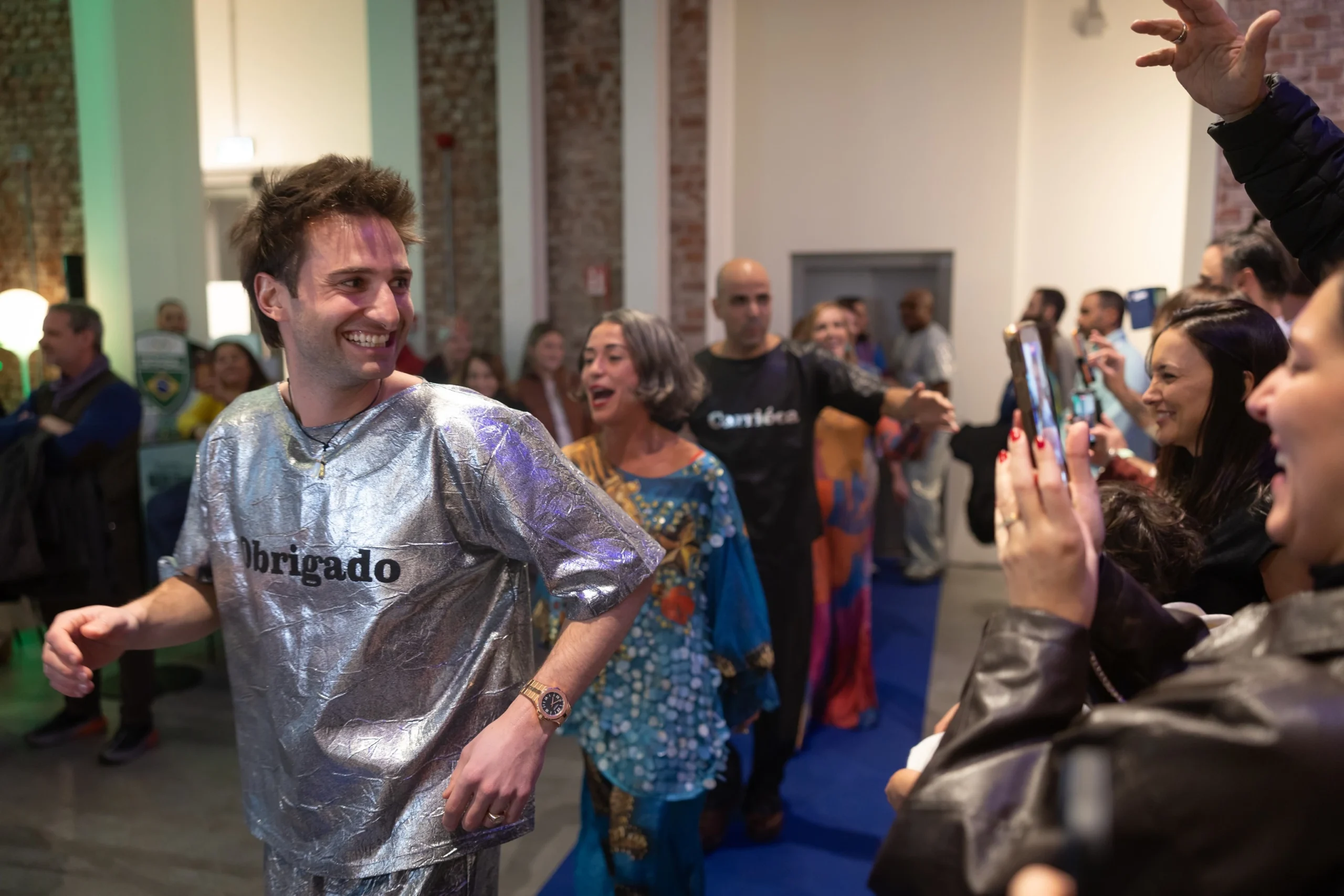 Desfile carioca aquece a Casa Brasil nos Jogos de Inverno