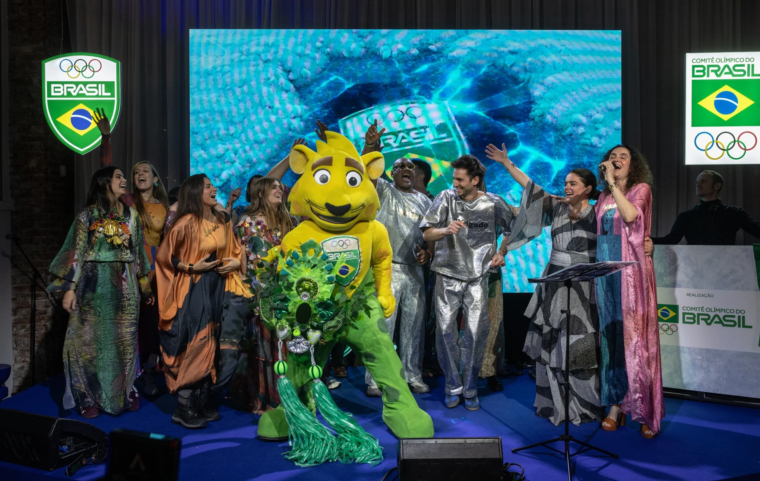 Desfile carioca aquece a Casa Brasil nos Jogos de Inverno