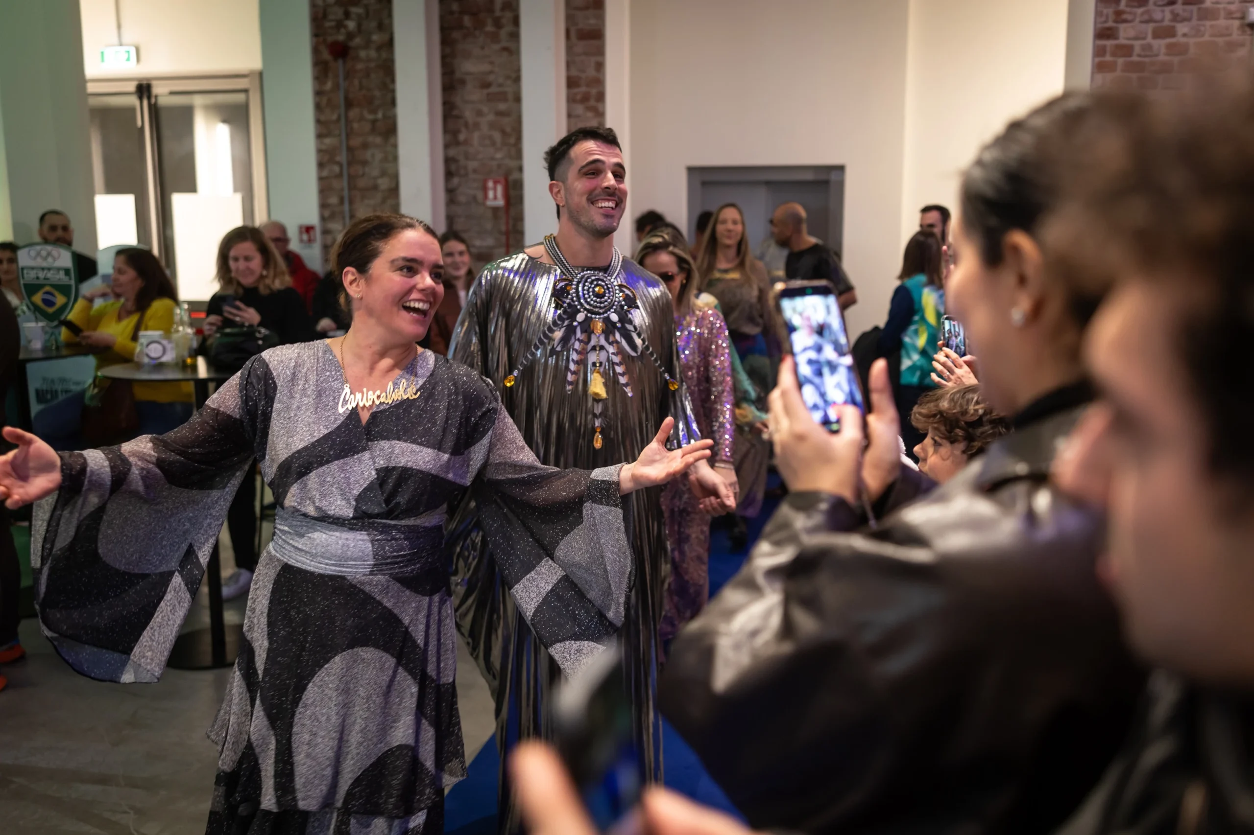 Desfile carioca aquece a Casa Brasil nos Jogos de Inverno