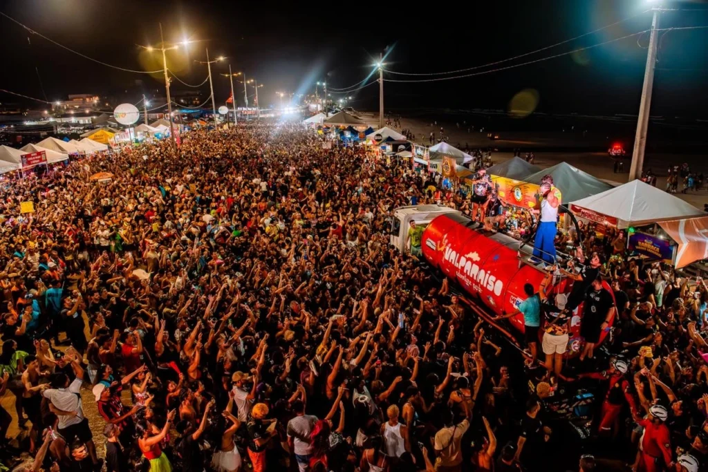DENNIS transforma o Carnaval de São Luís em uma pista de dança