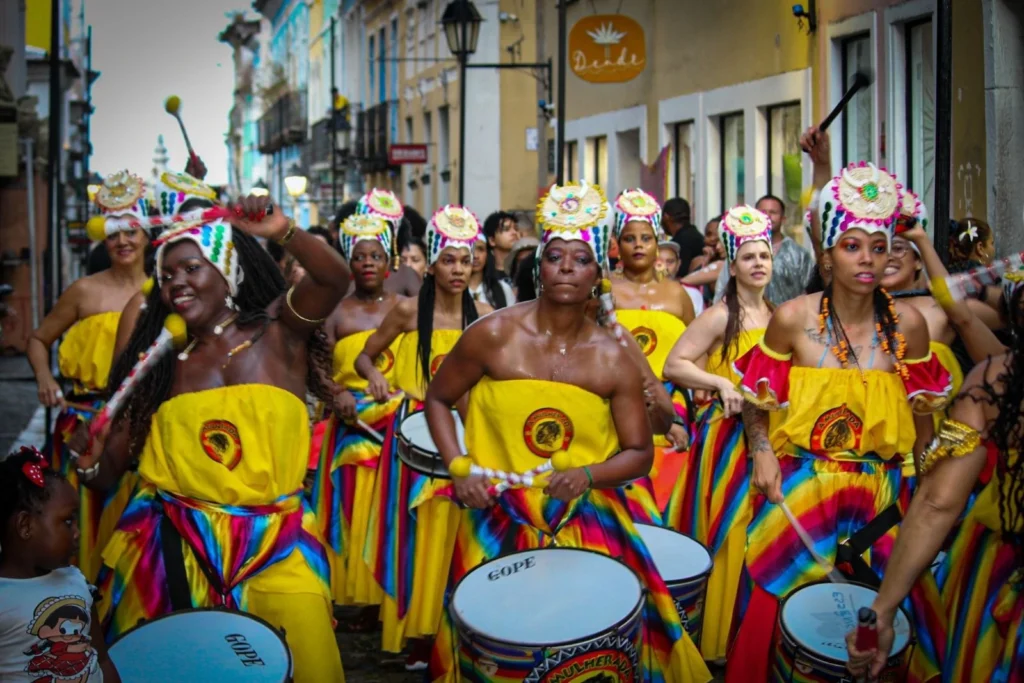 Bloco A Mulherada celebra 25 anos com homenagem à Rainha Mãe Idia