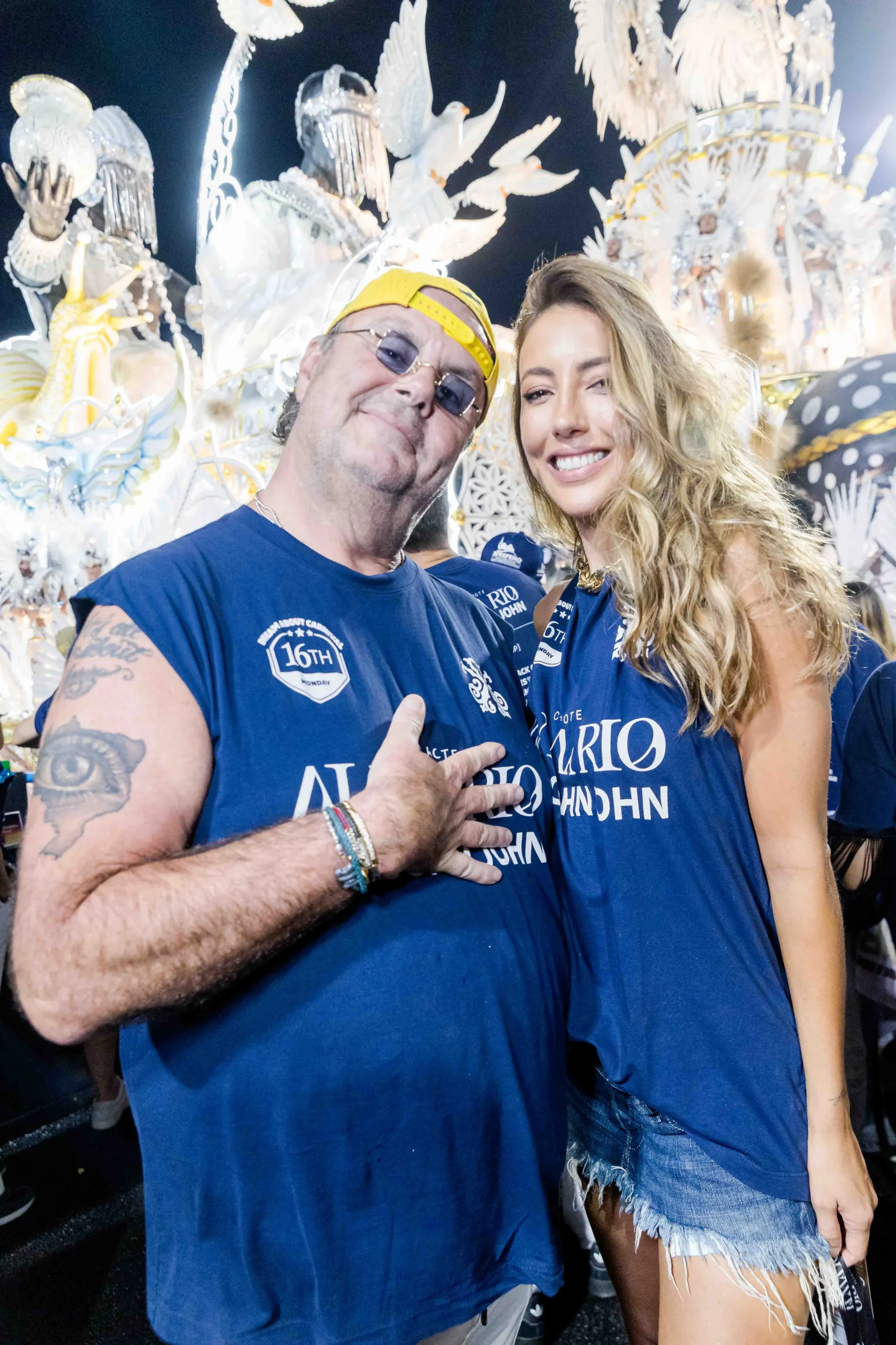 Matt Smith curte Sapucaí ao lado de Sophie Charlotte no Alma Rio 8 Matt Smith curte Sapucaí ao lado de Sophie Charlotte no Alma Rio