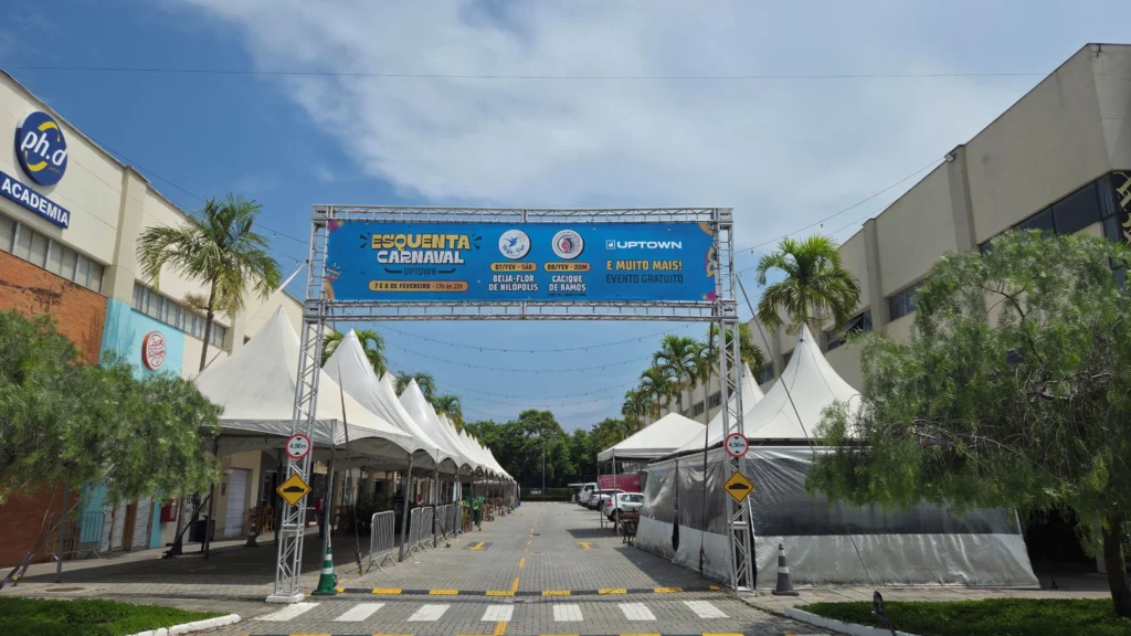 Beija-Flor Campeã Explode no Uptown Barra