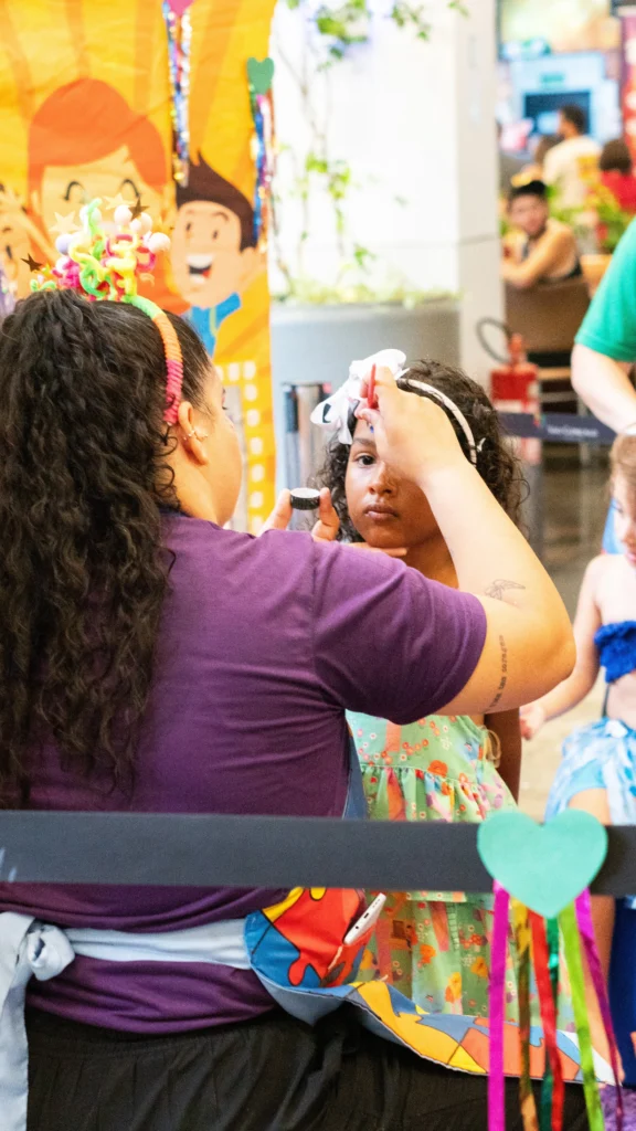 Bailinhos grátis agitam crianças no pré-carnaval