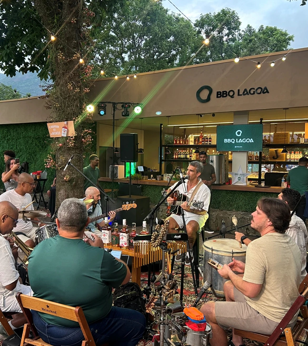 Fróes esquenta o pôr do sol no BBQ Lagoa com roda de balanço 3 Fróes esquenta o pôr do sol no BBQ Lagoa com roda de balanço