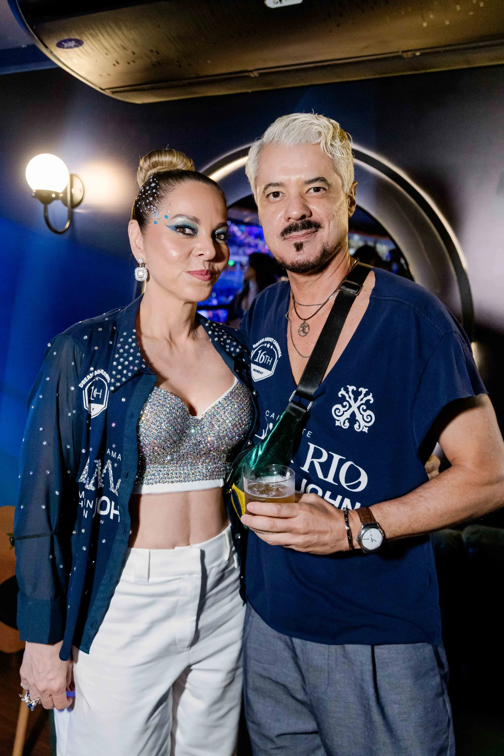 Matt Smith curte Sapucaí ao lado de Sophie Charlotte no Alma Rio 9 Matt Smith curte Sapucaí ao lado de Sophie Charlotte no Alma Rio