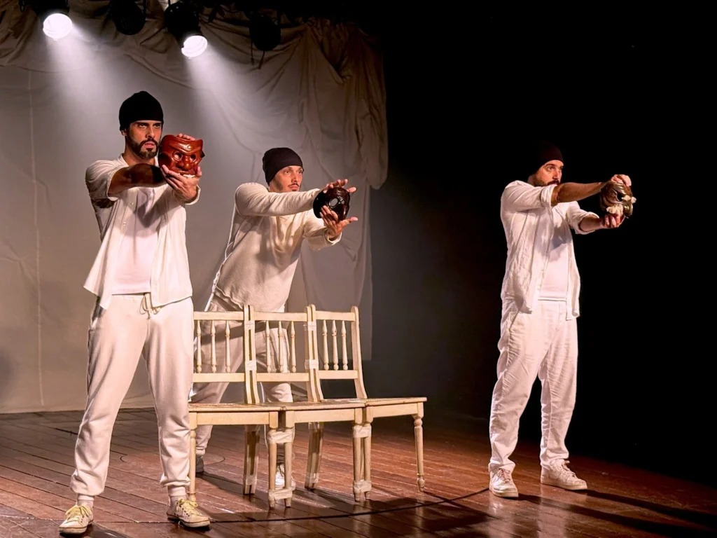 Comédia premiada “A Coisa” volta aos palcos cariocas Comédia premiada “A Coisa” volta aos palcos cariocas