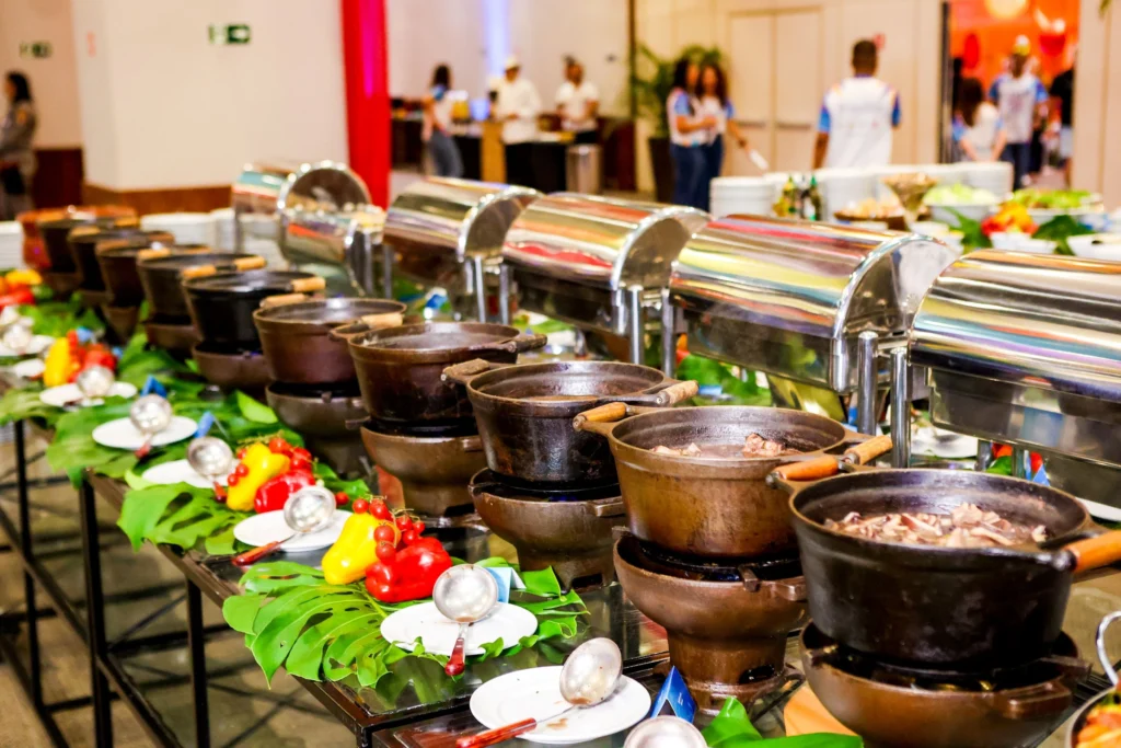 Rio transforma hotéis em palcos de folia com shows e feijoadas Rio transforma hotéis em palcos de folia com shows e feijoadas