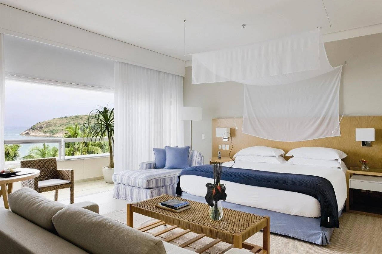 Março no Jequitimar: o mar é delas