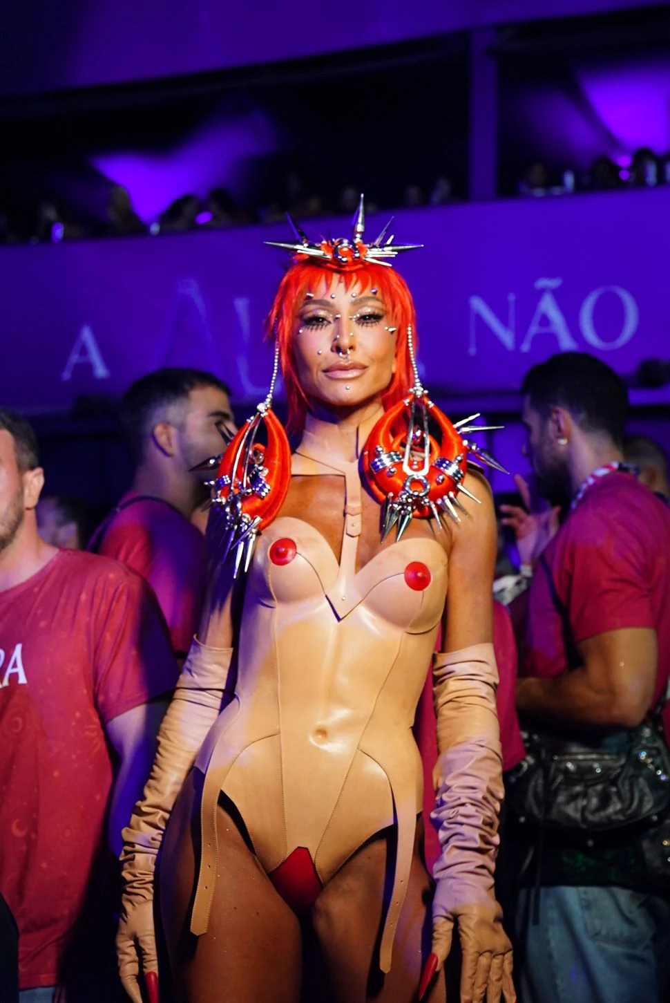 Sabrina Sato rouba a cena com visual futurista no Camarote Aura 3 Sabrina Sato rouba a cena com visual futurista no Camarote Aura