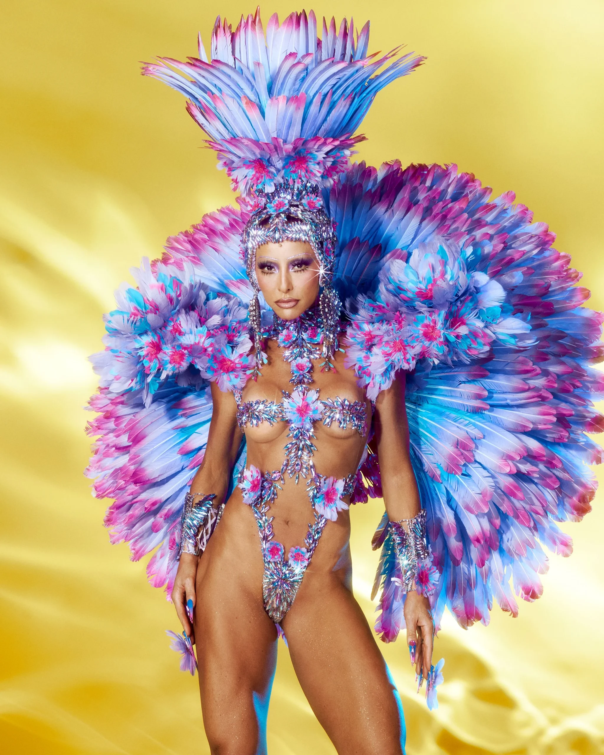 Sabrina Sato veste fantasia que floresce após o fogo na Gaviões