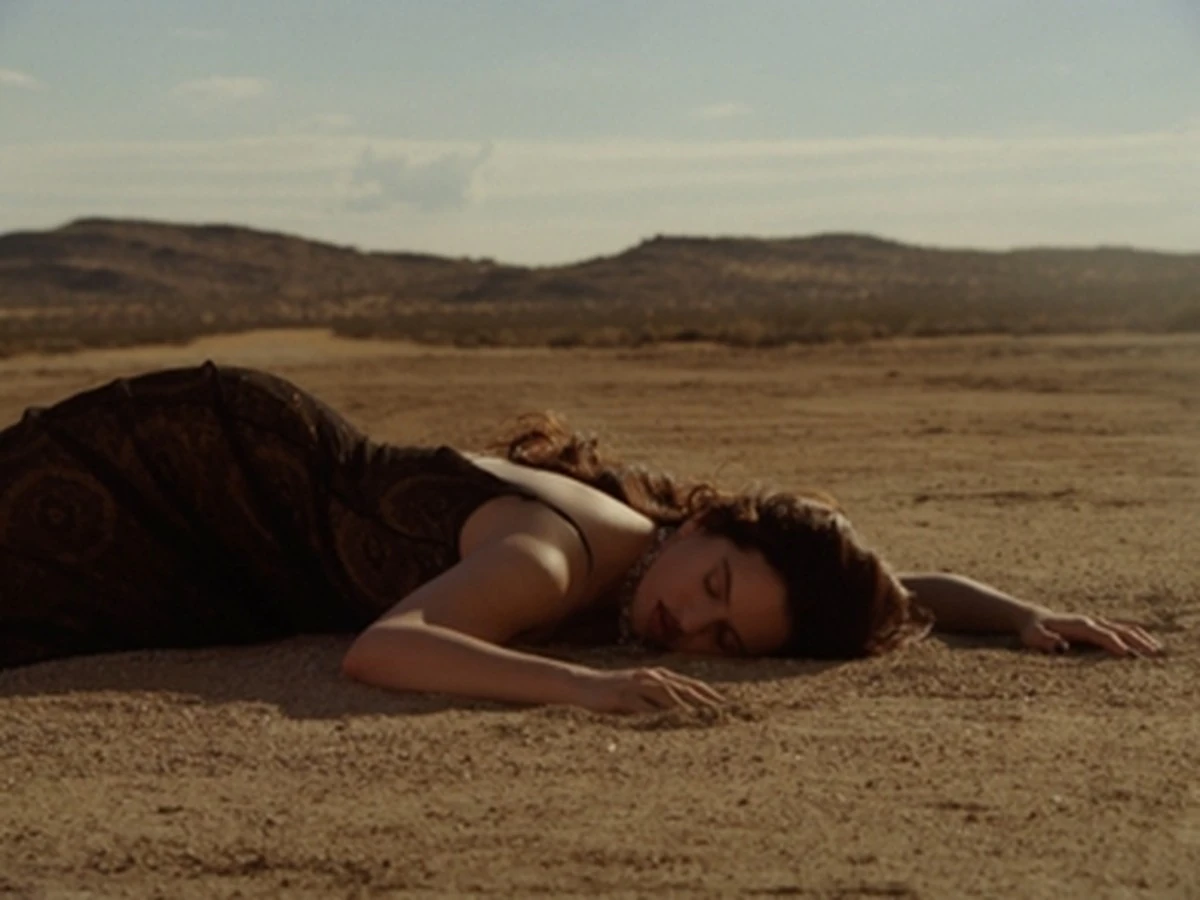 Rosalía revela o lado “cru” de “Sauvignon Blanc”