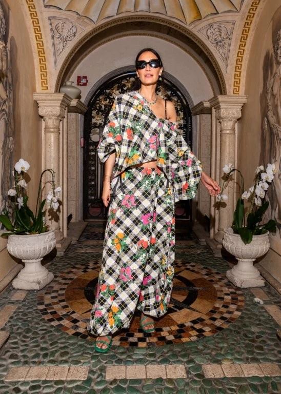 Malu Mesquita lança 'Miami', mostra analógica na ex-mansão Versace