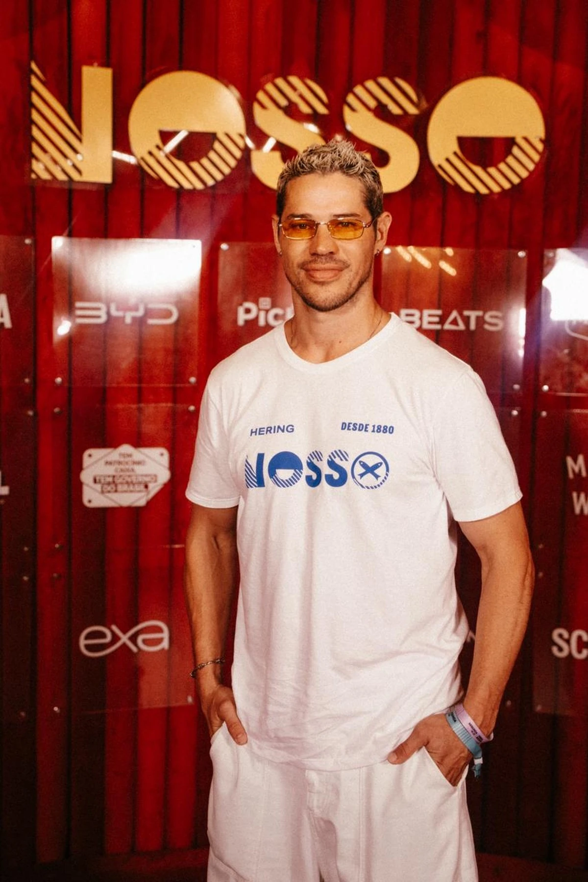 José Loreto surge no camarote NOSSO na segunda noite do Especial 1 José Loreto surge no camarote NOSSO na segunda noite do Especial