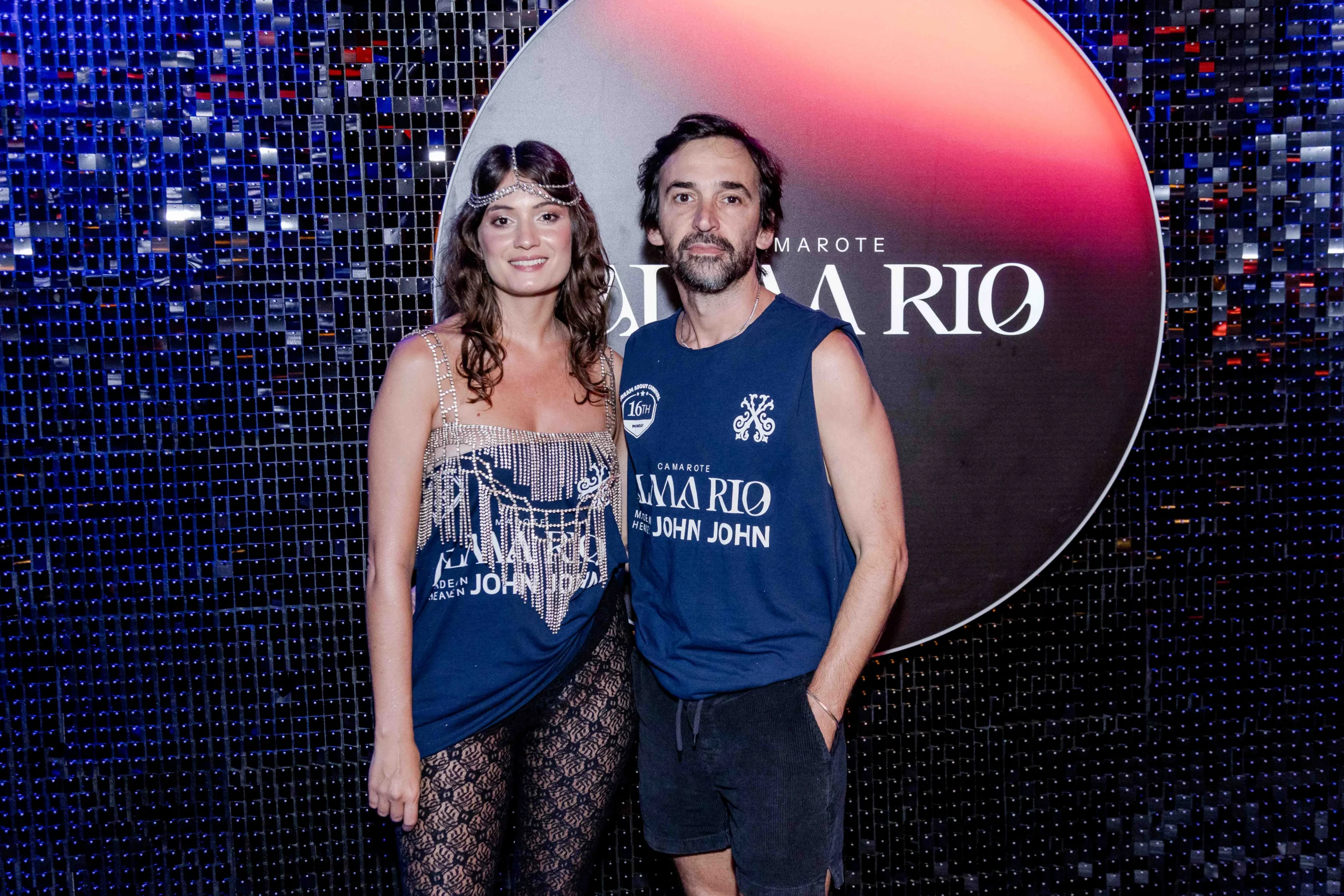 Matt Smith curte Sapucaí ao lado de Sophie Charlotte no Alma Rio 20 Matt Smith curte Sapucaí ao lado de Sophie Charlotte no Alma Rio